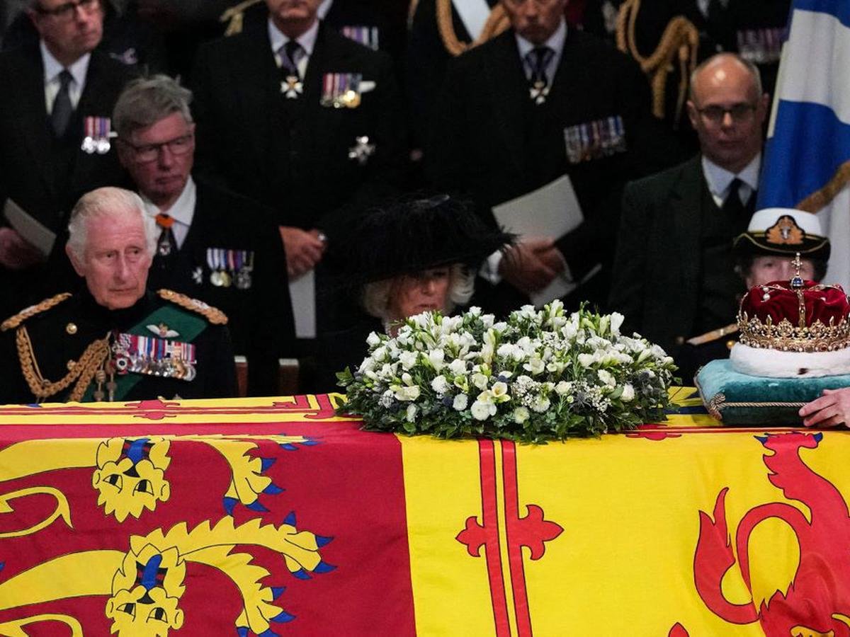 Her Majesty The Queen's Wreath